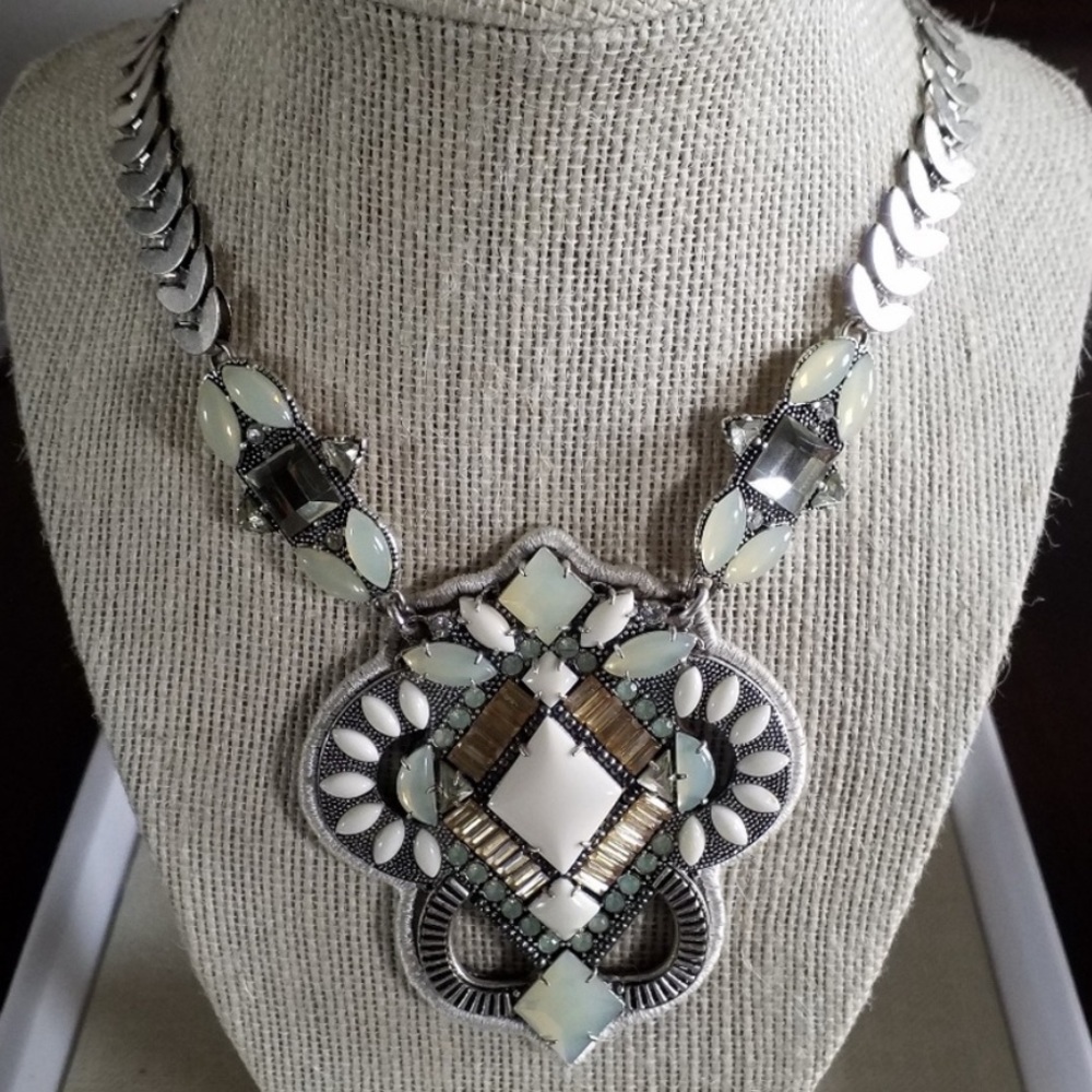 Stella & Dot Kaia Statement Necklace